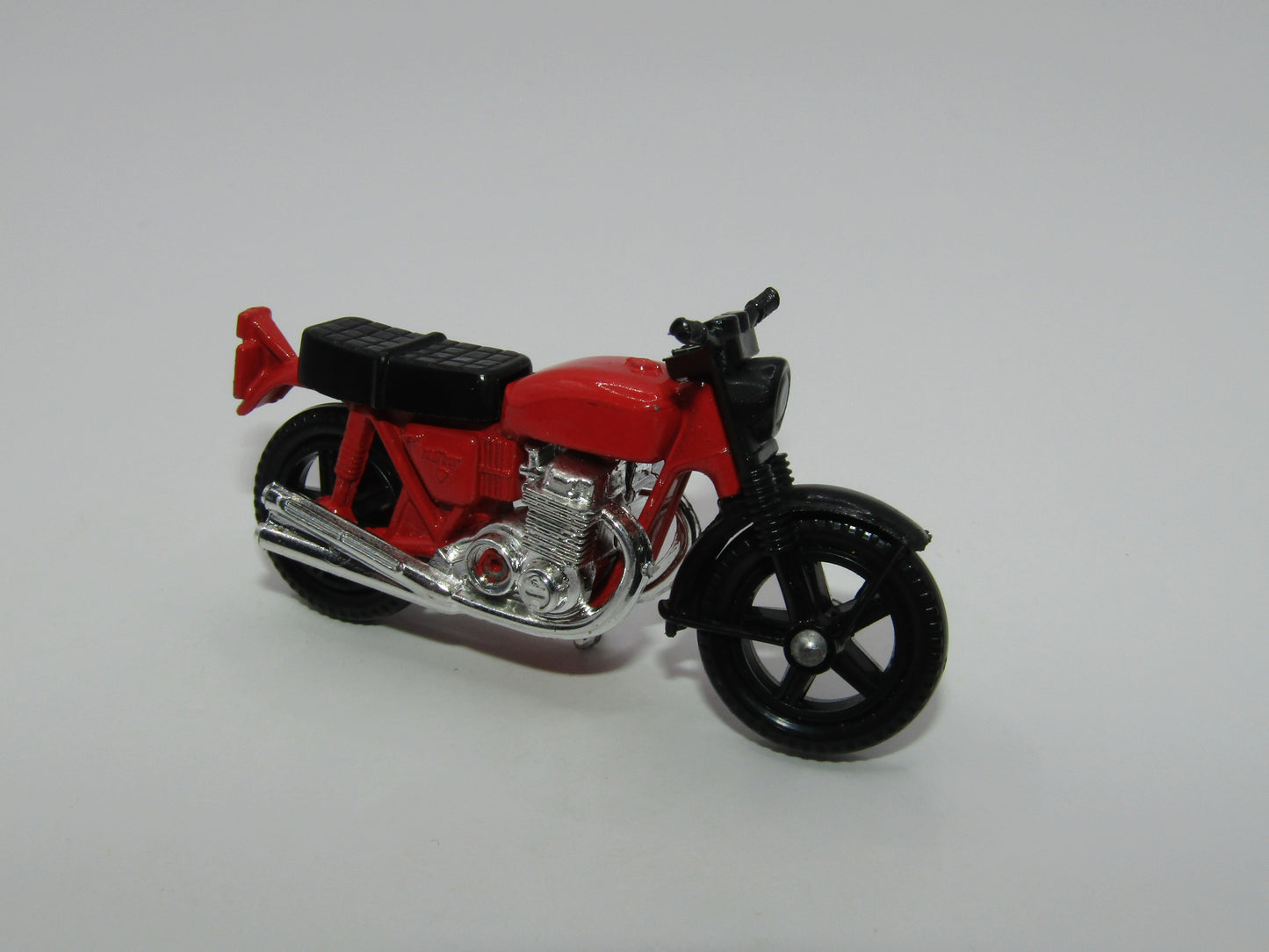 Matchbox Superfast 18B Hondarora Motorcycle Plain Red No Labels