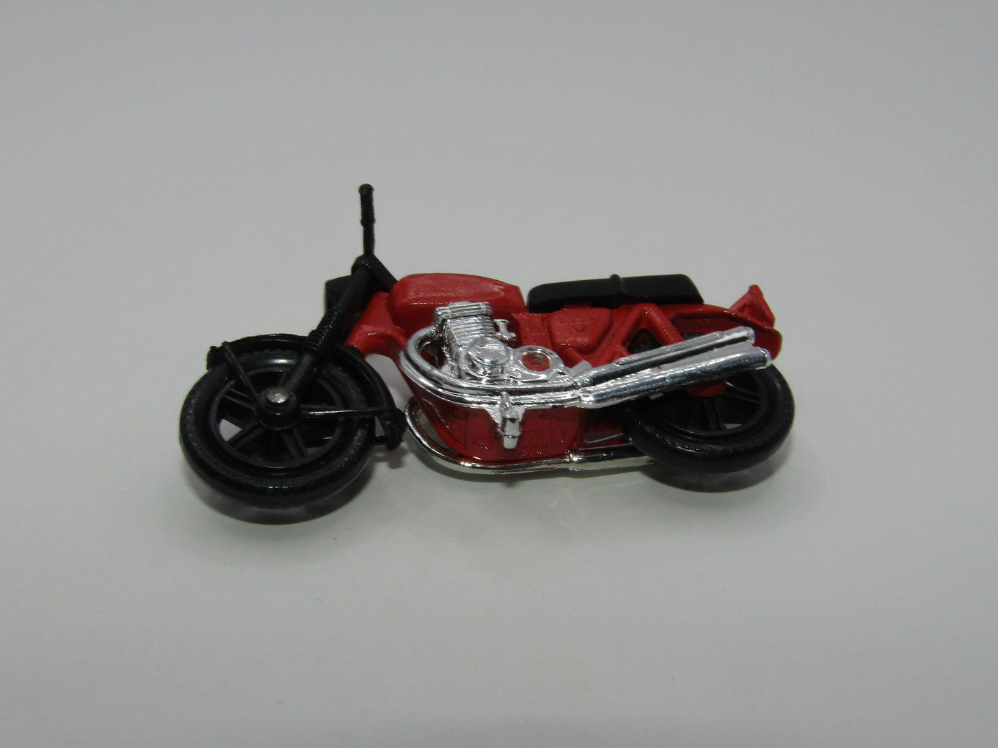 Matchbox Superfast 18B Hondarora Motorcycle Plain Red No Labels