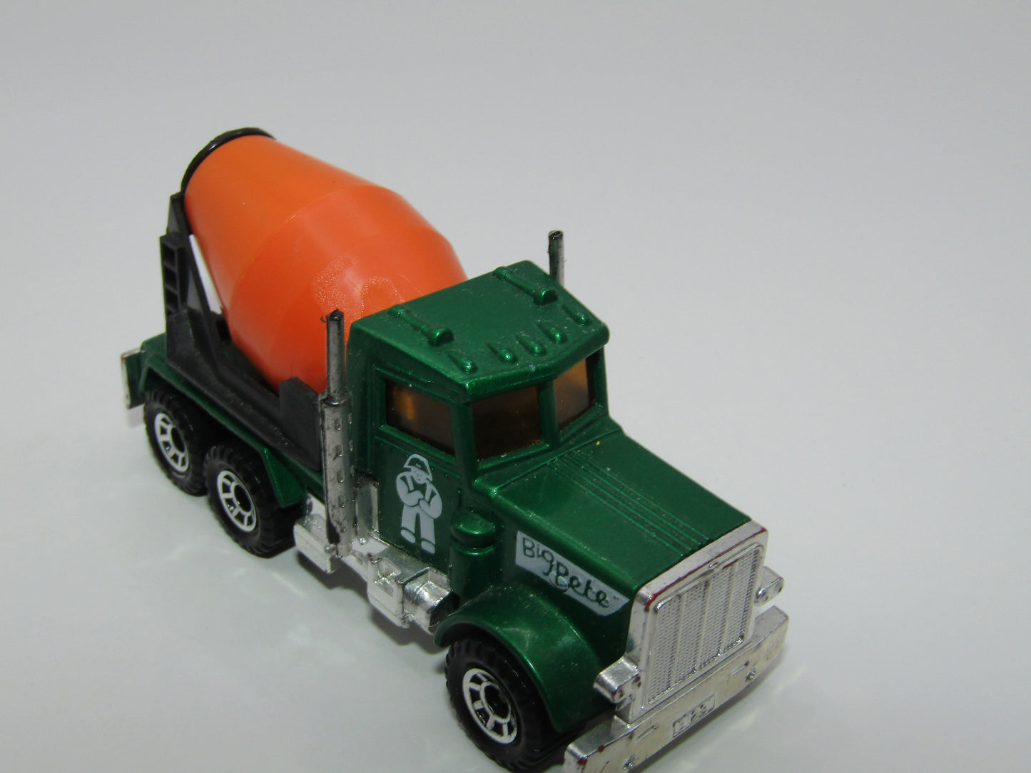 Matchbox Superfast 19D Peterbilt Cement Truck All White Tampo