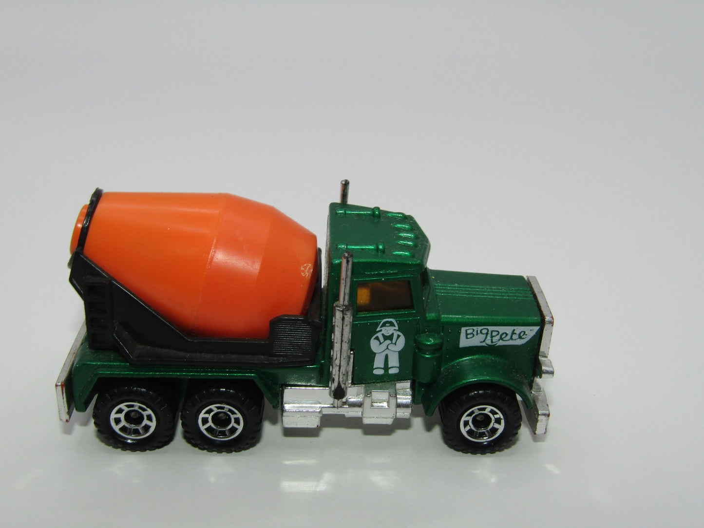 Matchbox Superfast 19D Peterbilt Cement Truck All White Tampo