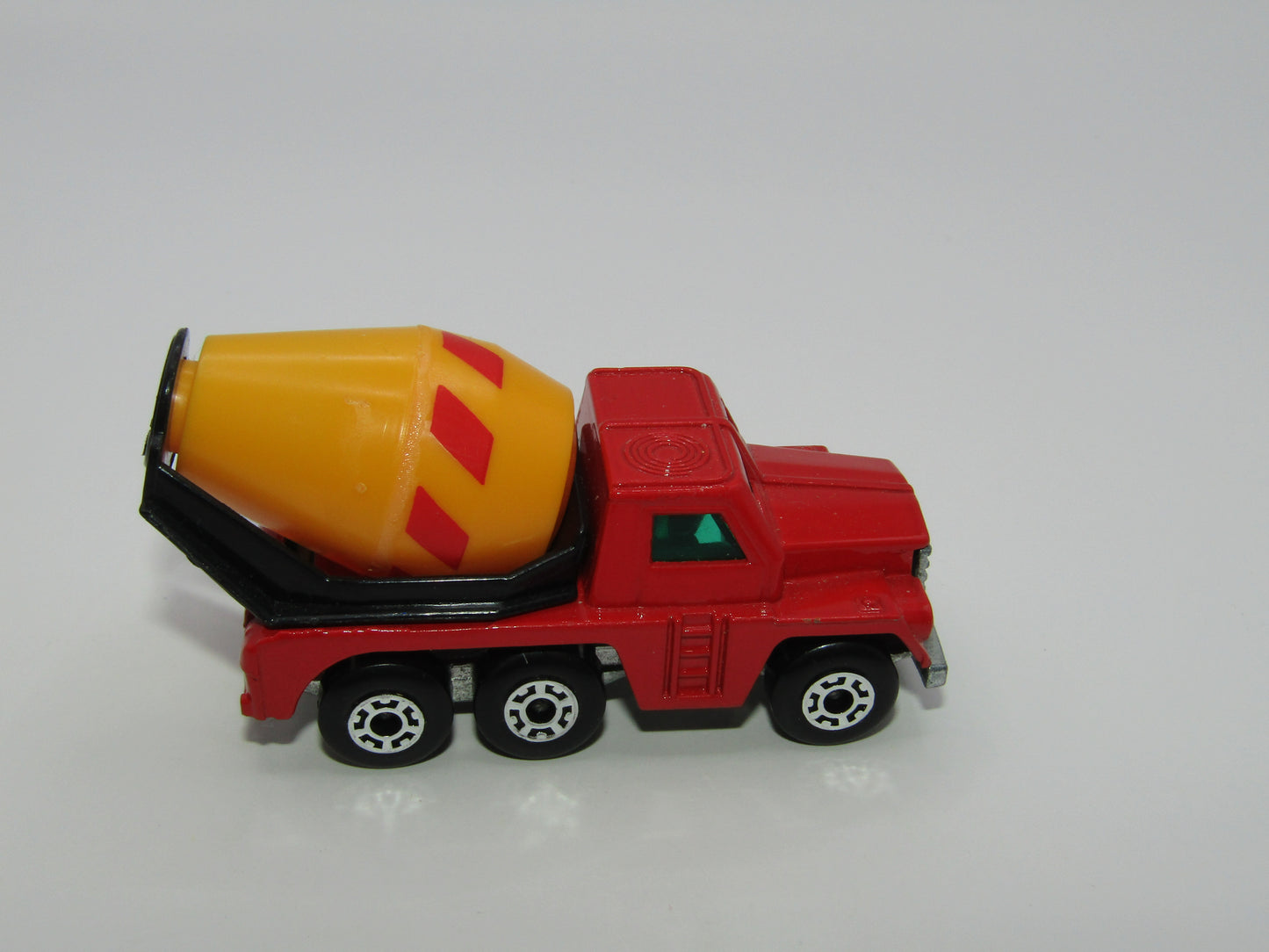 Matchbox Superfast 19C Cement Truck DARK Red, Yellow Barrell