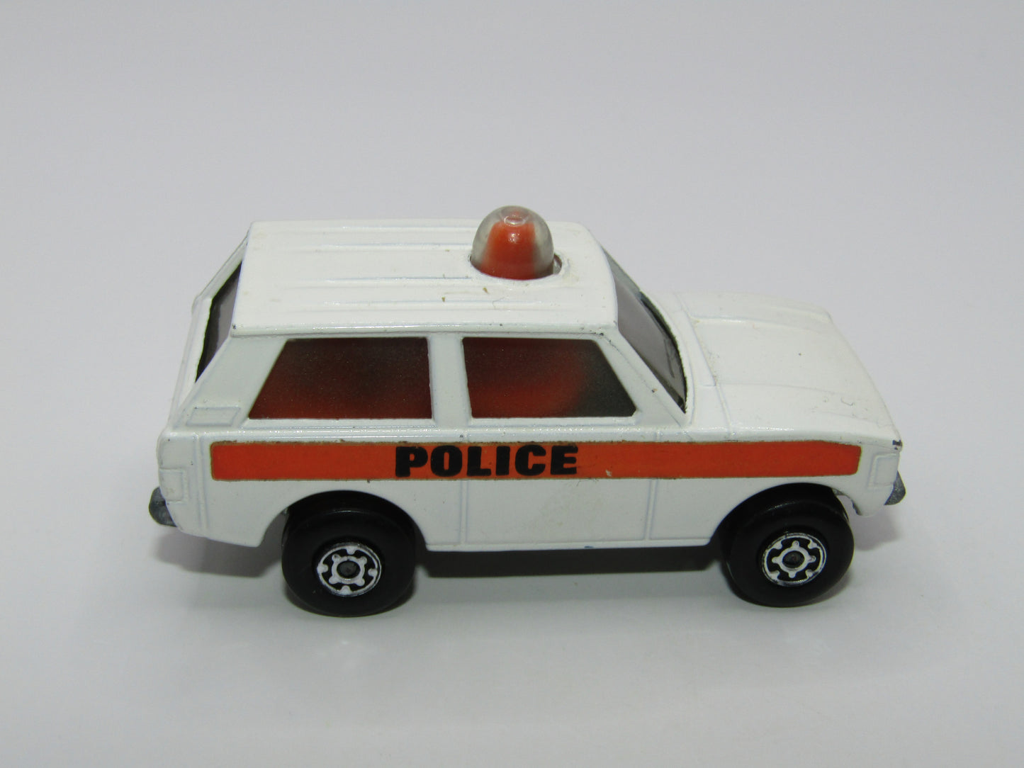 Matchbox Superfast 20B Police Patrol Thin Police In Middle Smoke Windows