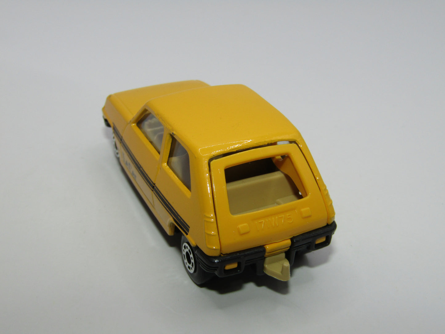 Matchbox Superfast 21C Renault 5TL Le Car BEIGE Interior GREY Base