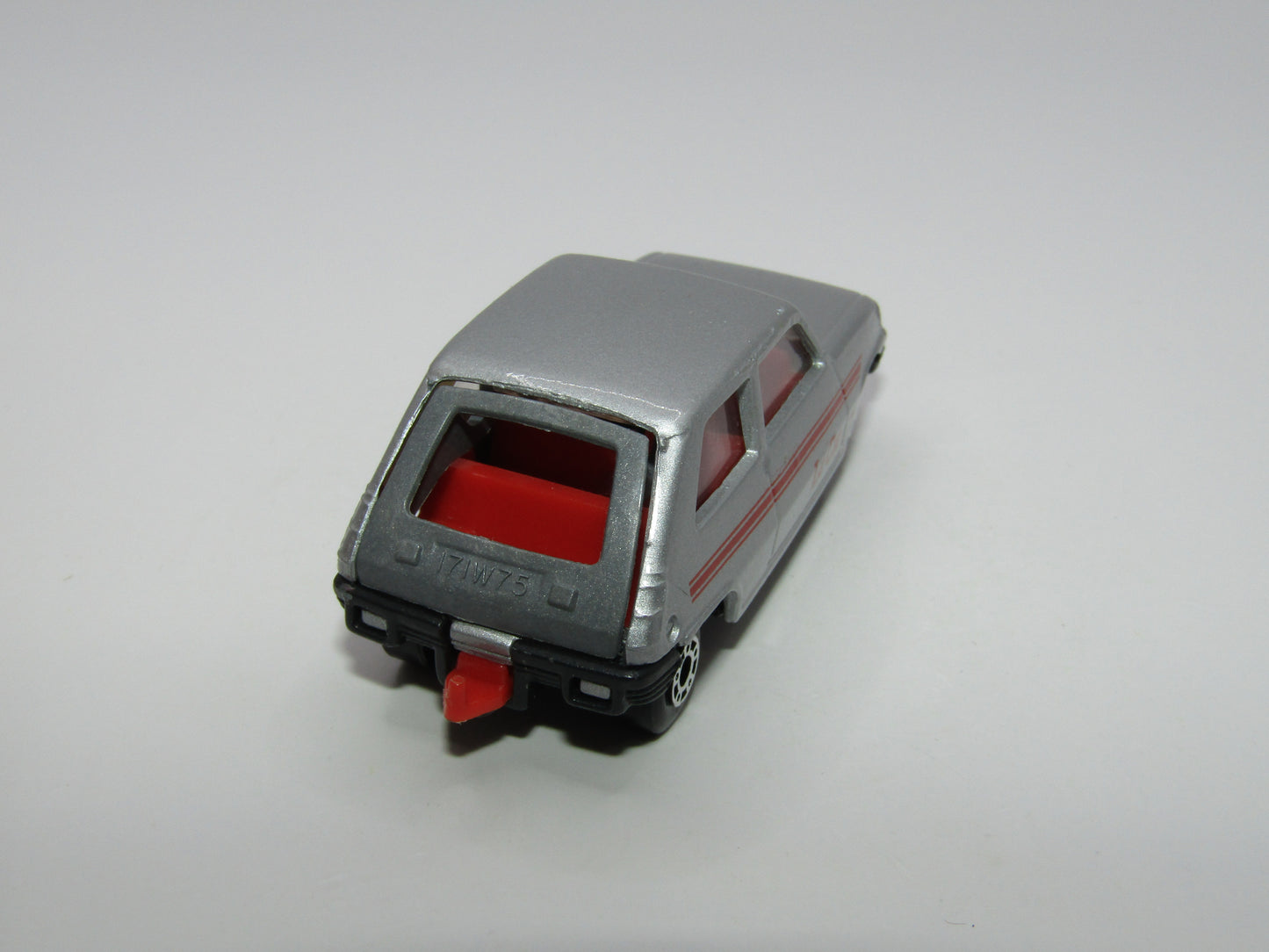 Matchbox Superfast 21C Renault 5TL Silver Le Car FLAT GREY Base
