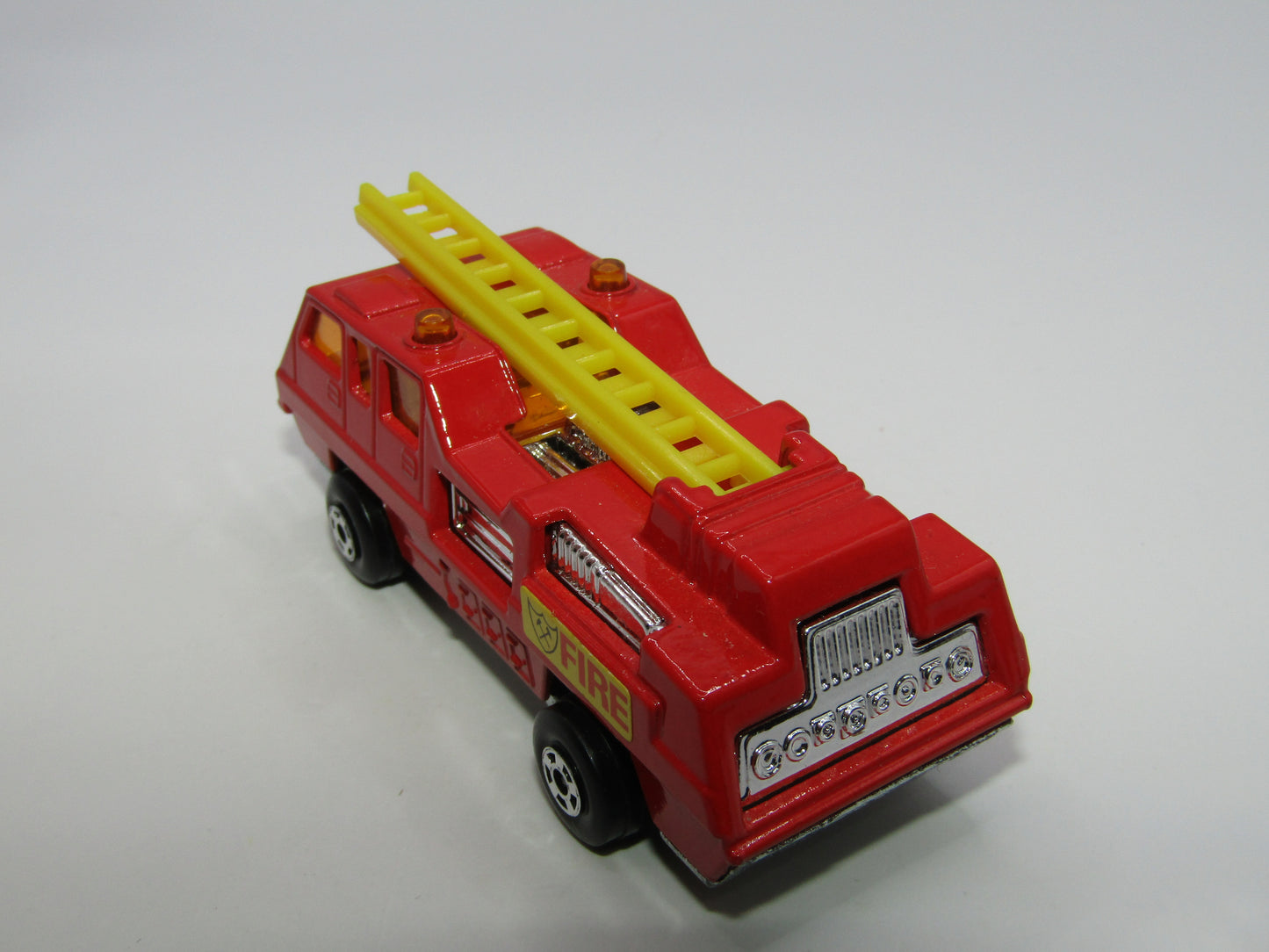 Matchbox Superfast 22C Blaze Buster WIDE SLOT 5 Spokes Chrome Interior