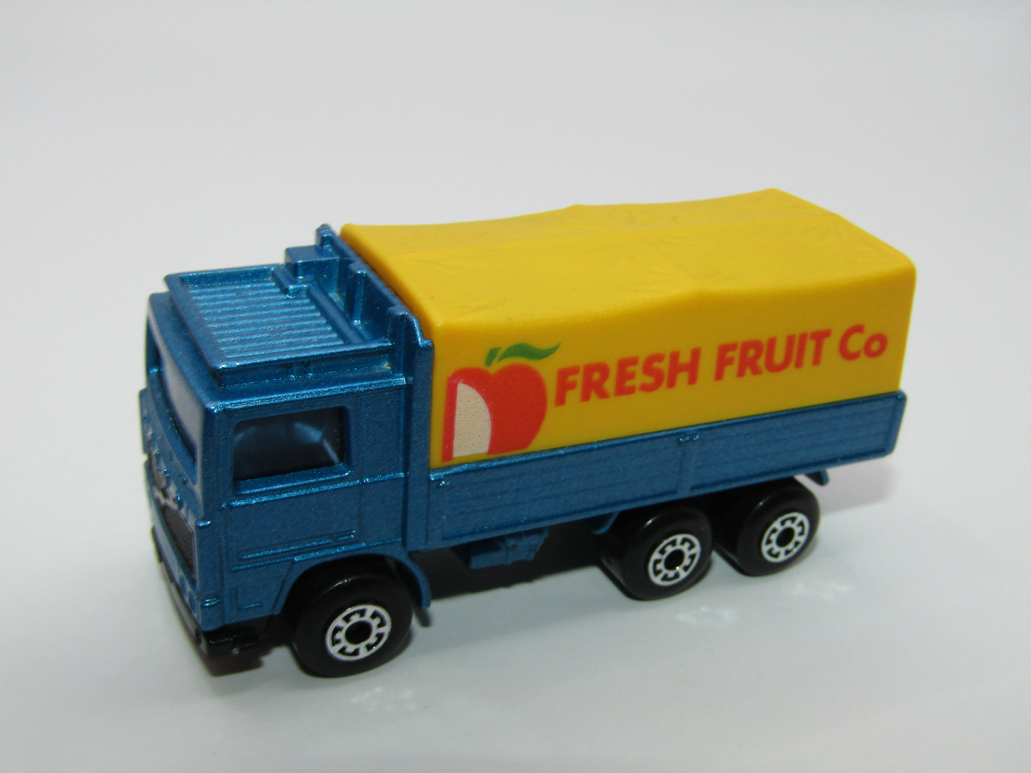 Matchbox Superfast 26F Volvo Tilt Truck England Base