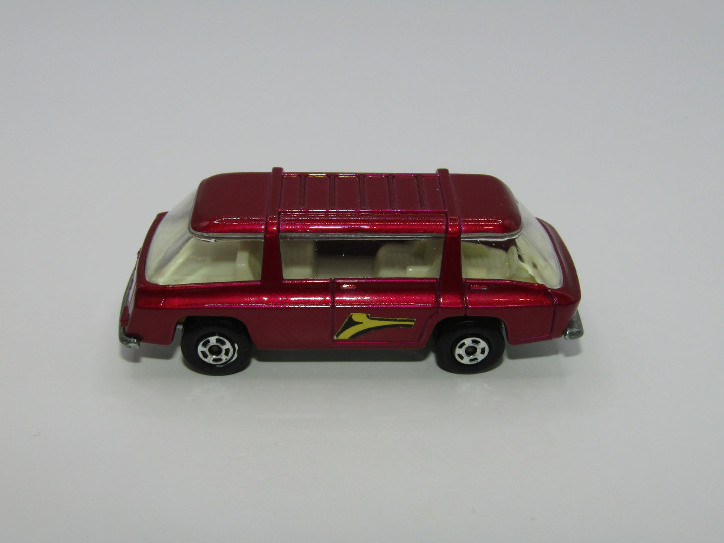 Matchbox Superfast 22B Freeman Intercity Commuter Magenta RED