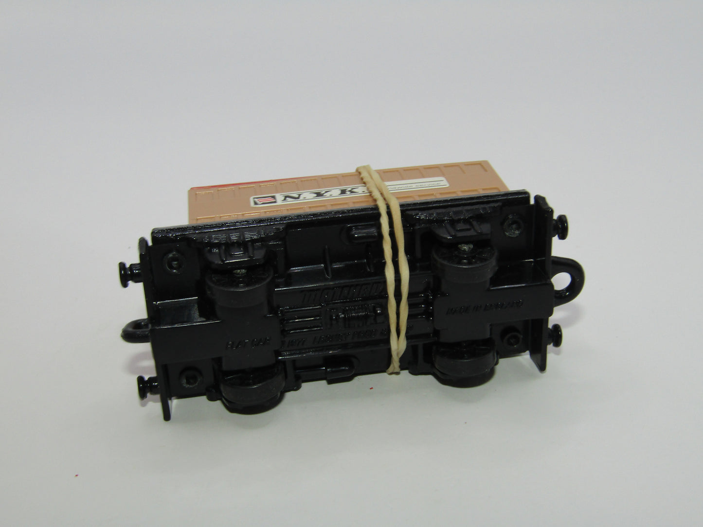 Matchbox Superfast 25C Flat Car Container TAN N.Y.K Worldwide Service