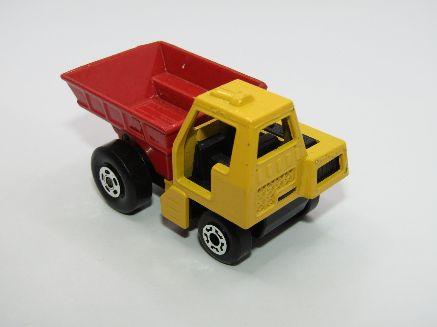 Matchbox Superfast 26C Site Dumper Yellow & Red 5 Crown & 5 Spoke Wheels