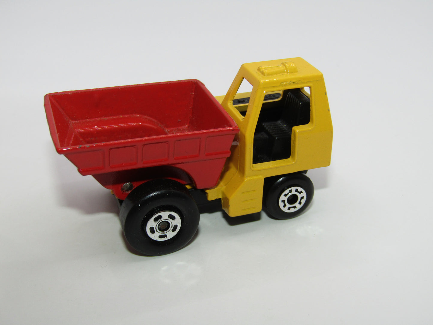 Matchbox Superfast 26C Site Dumper Yellow & Red 5 Crown & 5 Spoke Wheels