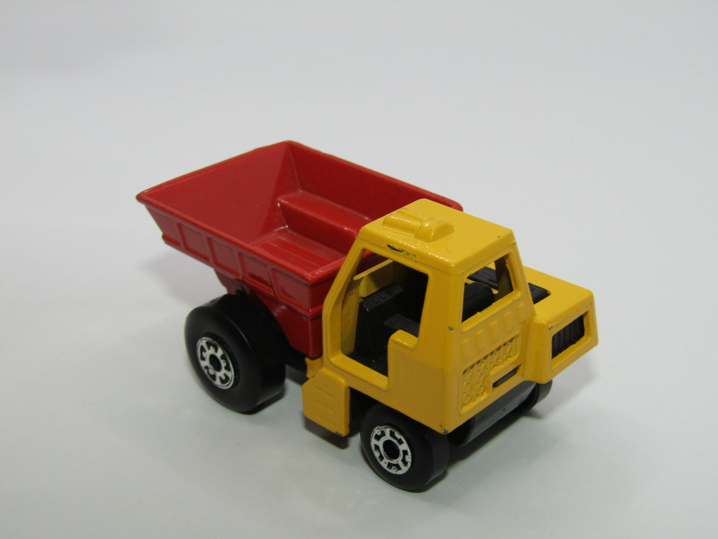 Matchbox Superfast 26C Site Dumper Yellow & Red 5 Crown & 5 ARCH Wheels