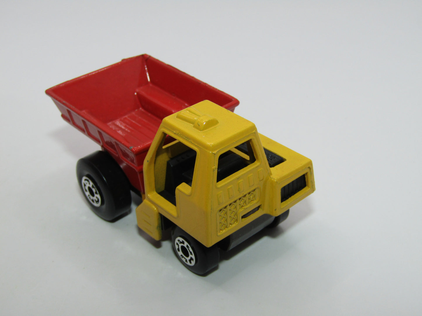 Matchbox Superfast 26C Site Dumper Yellow & Red METALLIC BROWN Base