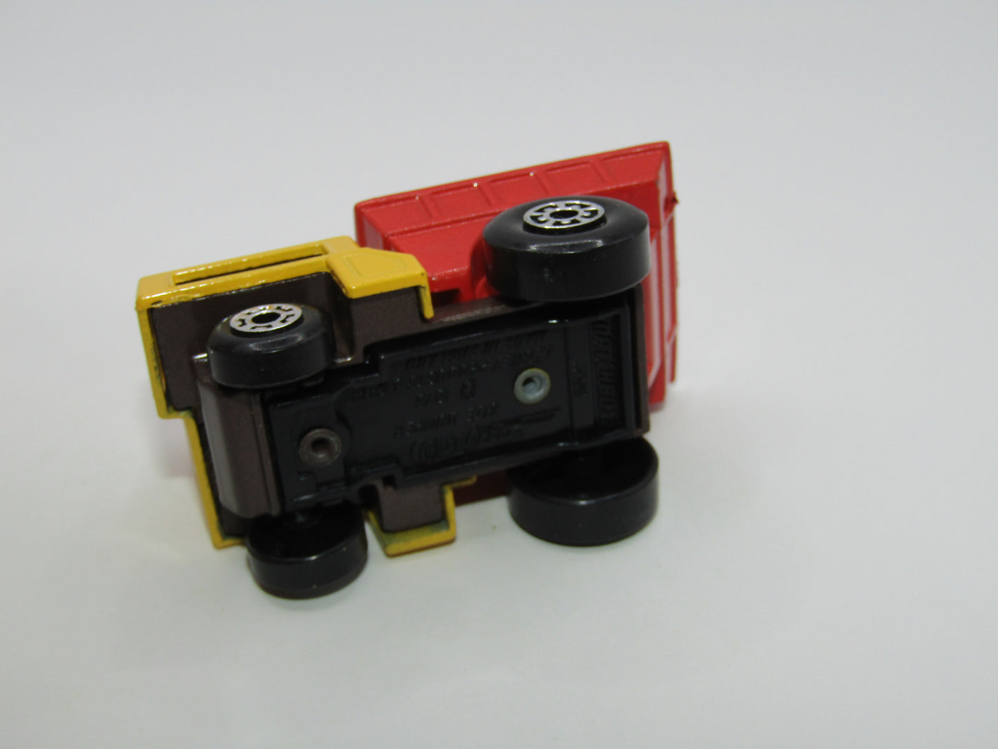 Matchbox Superfast 26C Site Dumper Yellow & Red METALLIC BROWN Base