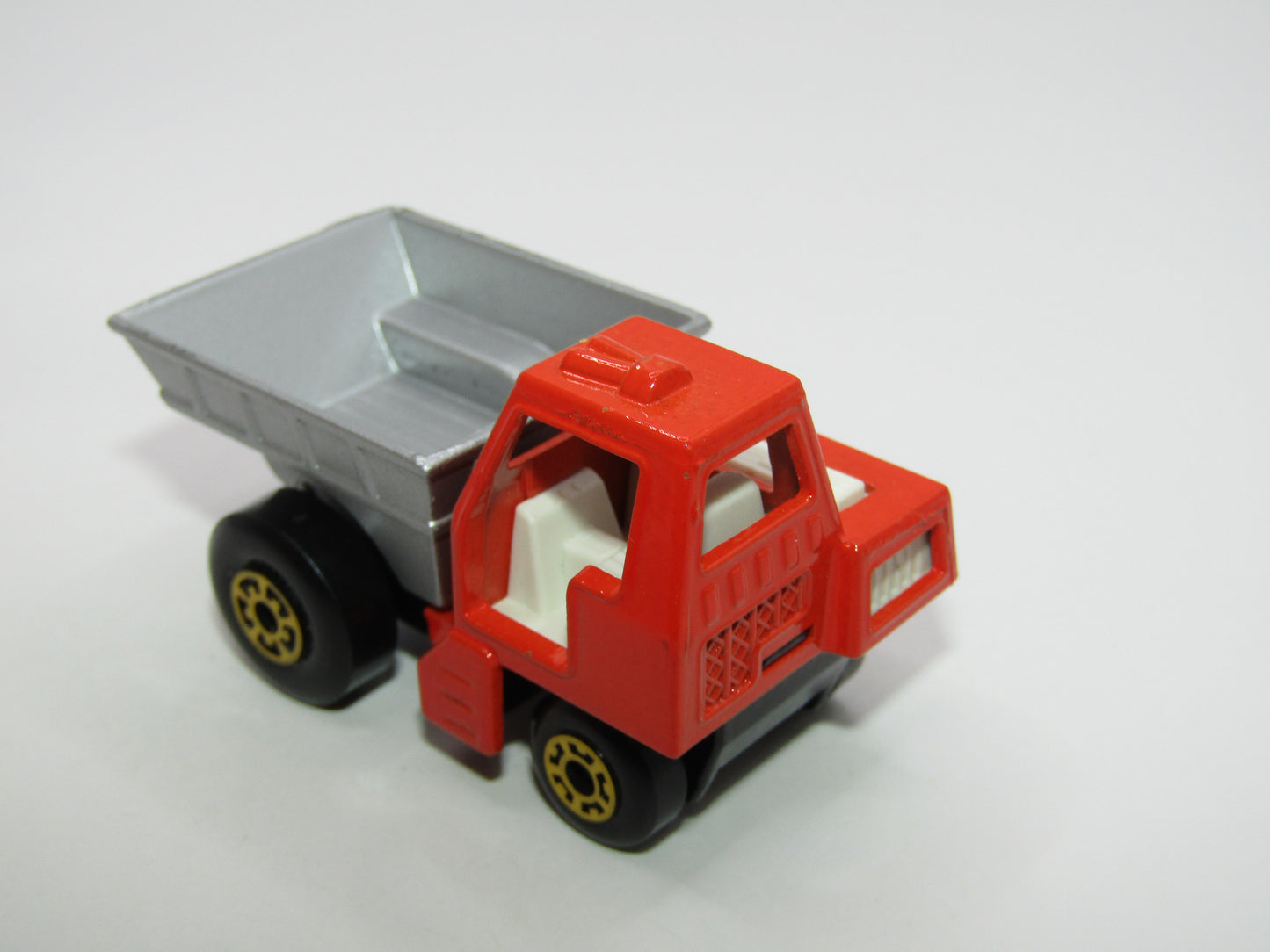 Matchbox Superfast 26C Site Dumper Light Orange Red & Silver YELLOW Hubs