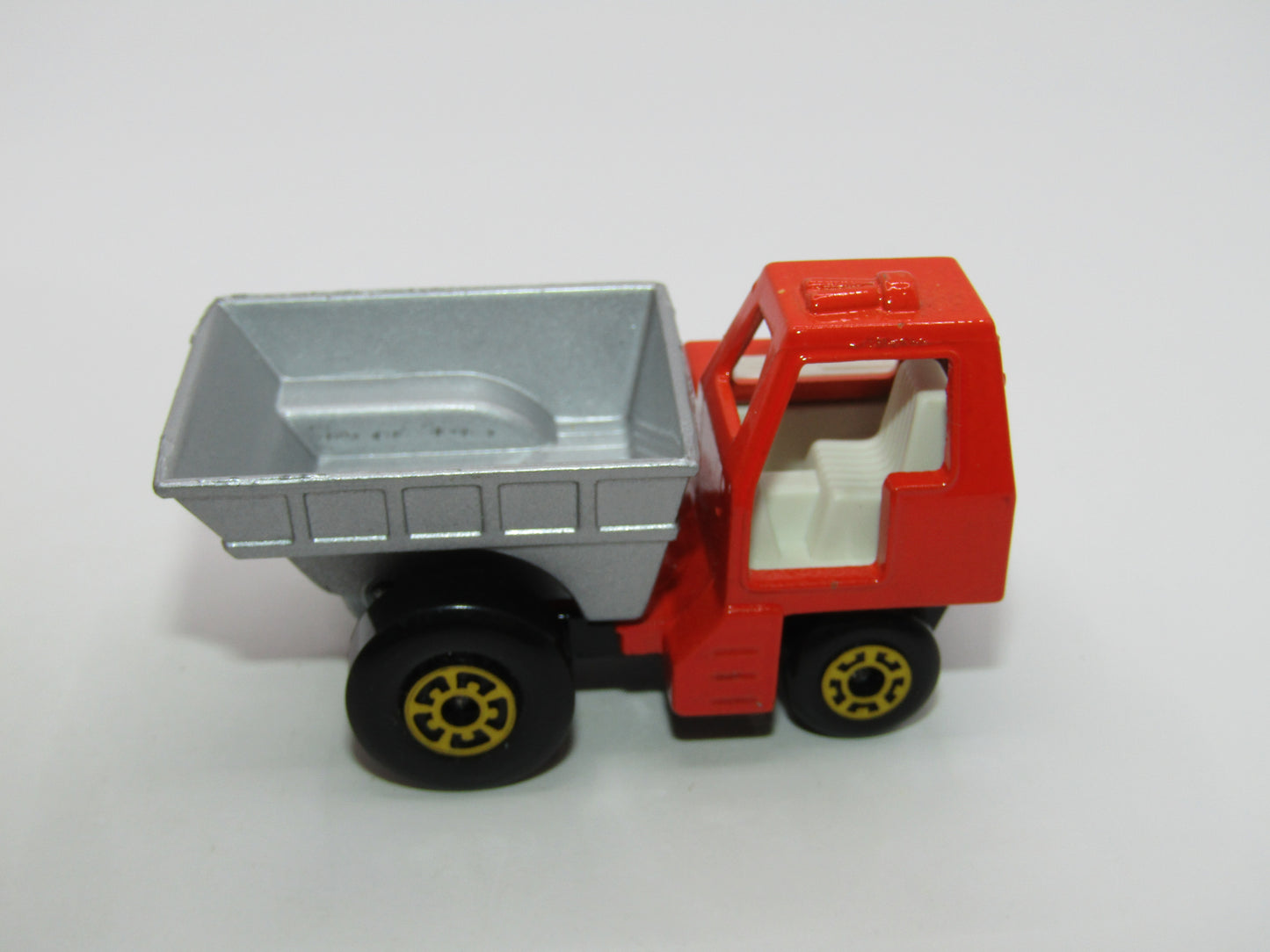 Matchbox Superfast 26C Site Dumper Light Orange Red & Silver YELLOW Hubs