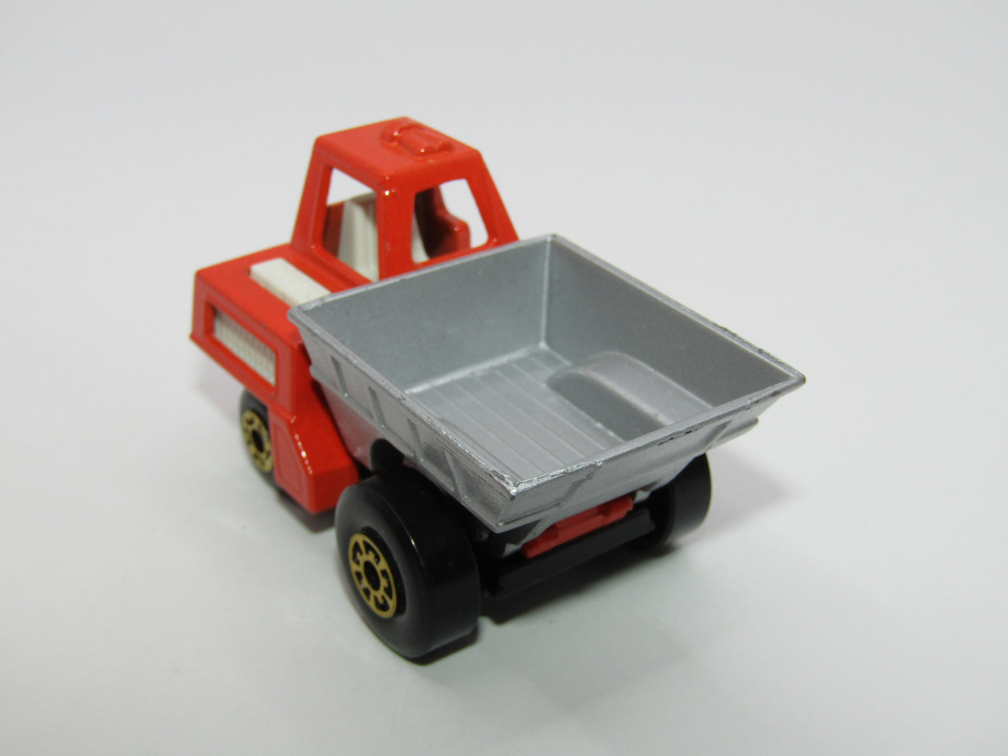 Matchbox Superfast 26C Site Dumper Light Orange Red & Silver YELLOW Hubs