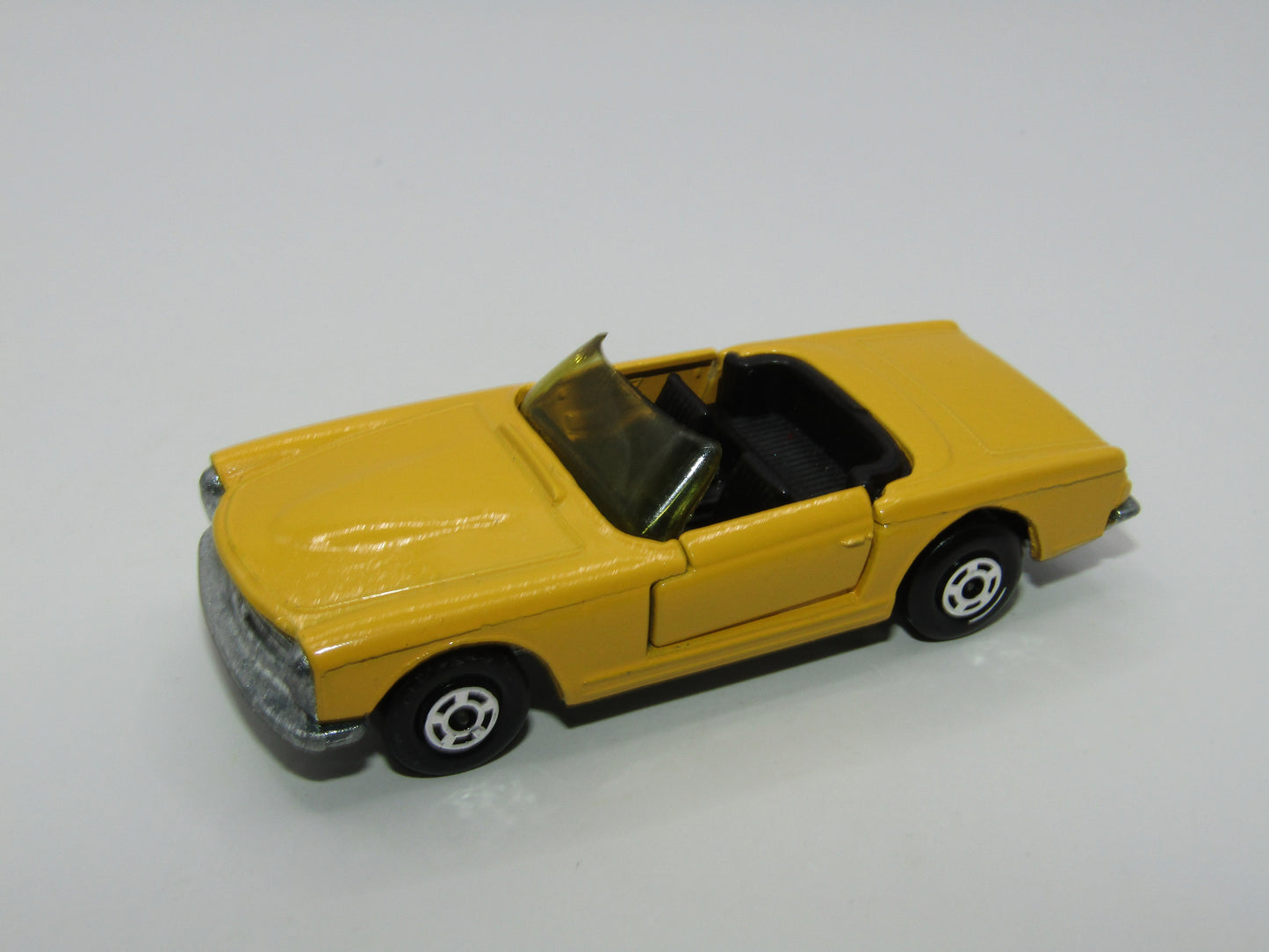 Matchbox Superfast 27A Mercedes 230SL LIGHT YELLOW AMBER Windows