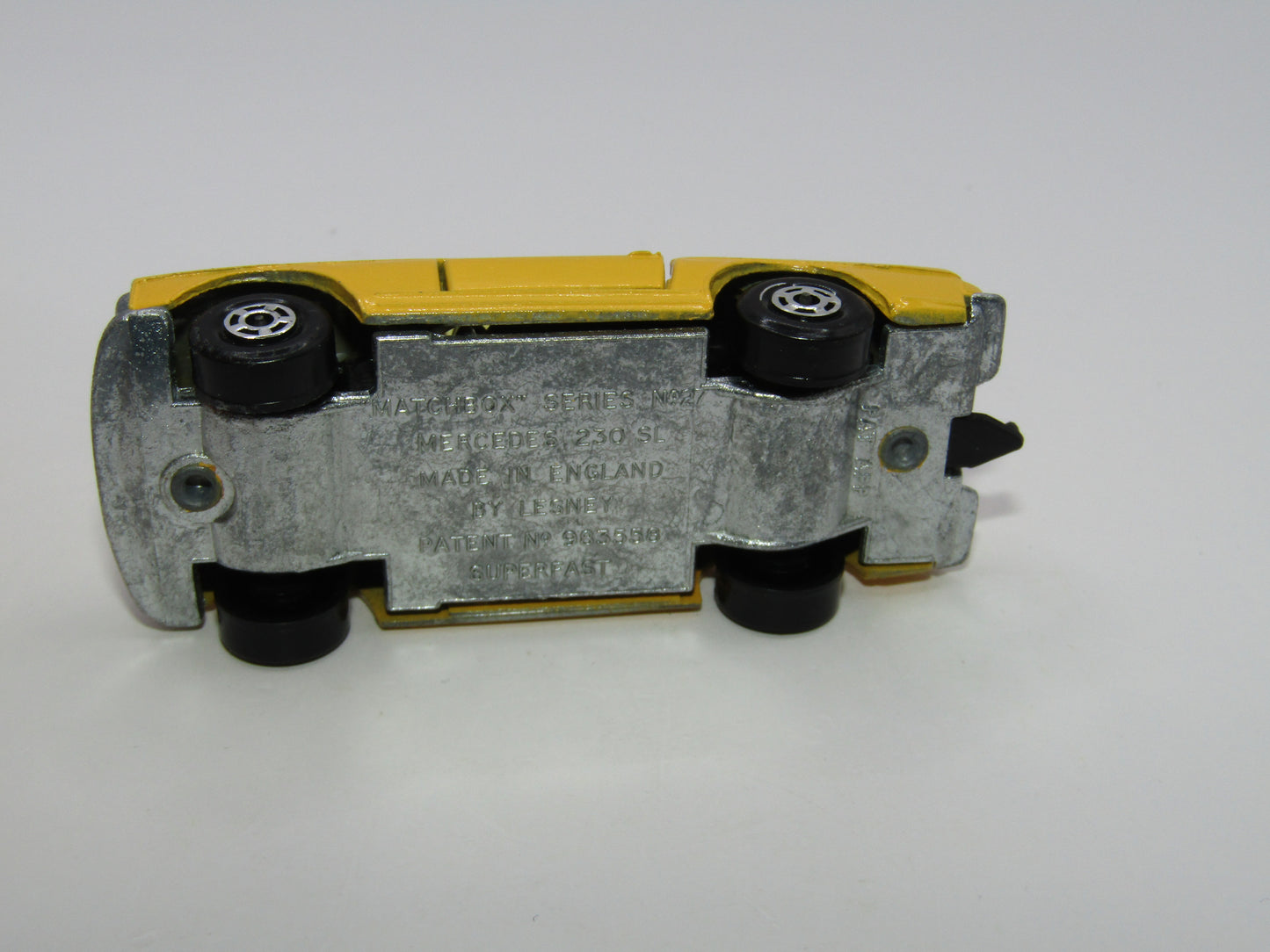 Matchbox Superfast 27A Mercedes 230SL LIGHT YELLOW AMBER Windows