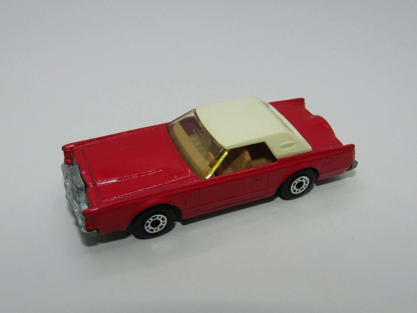 Matchbox Superfast 28C Lincoln Continental Light Pinkish Red