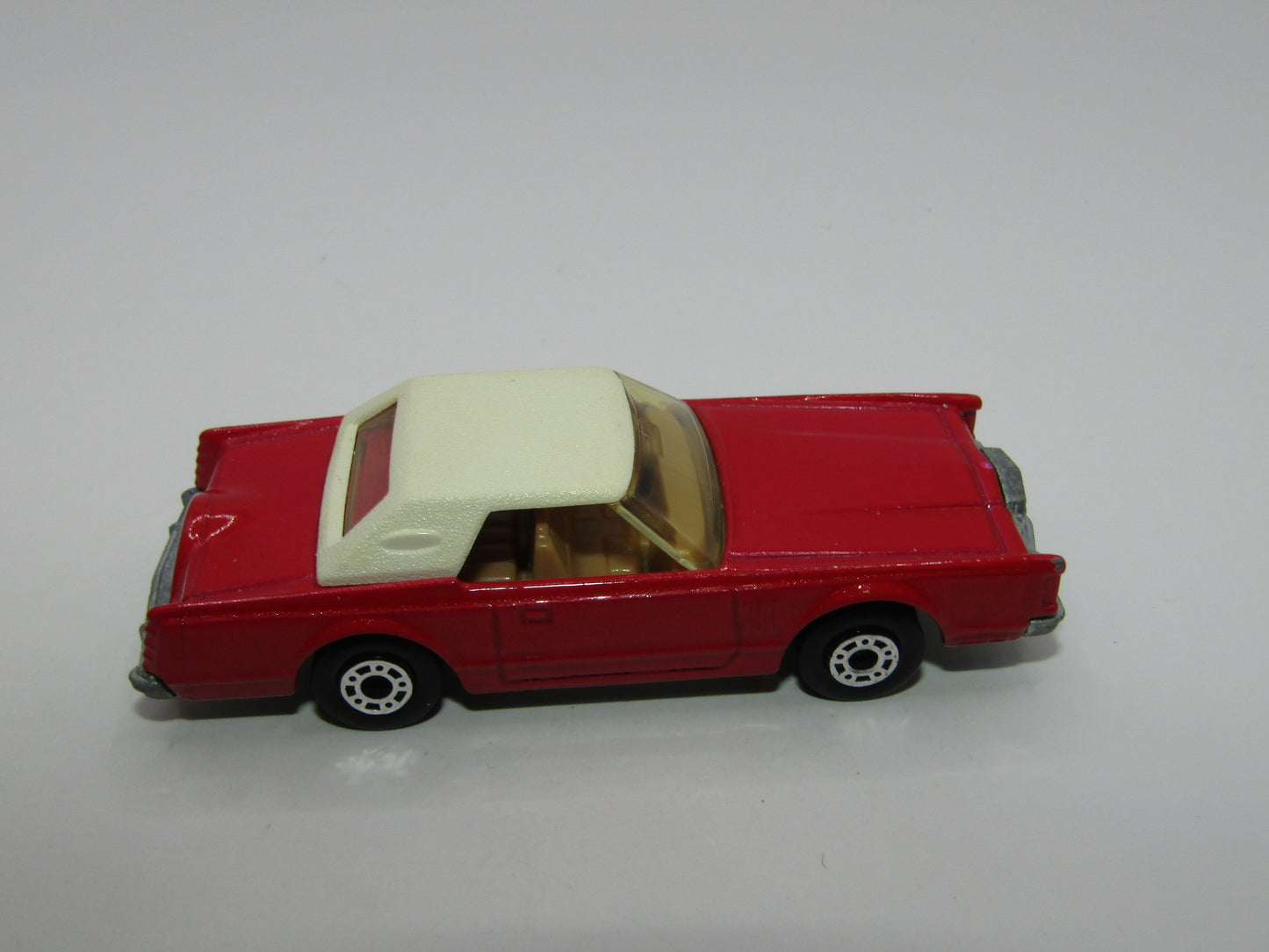 Matchbox Superfast 28C Lincoln Continental Light Pinkish Red