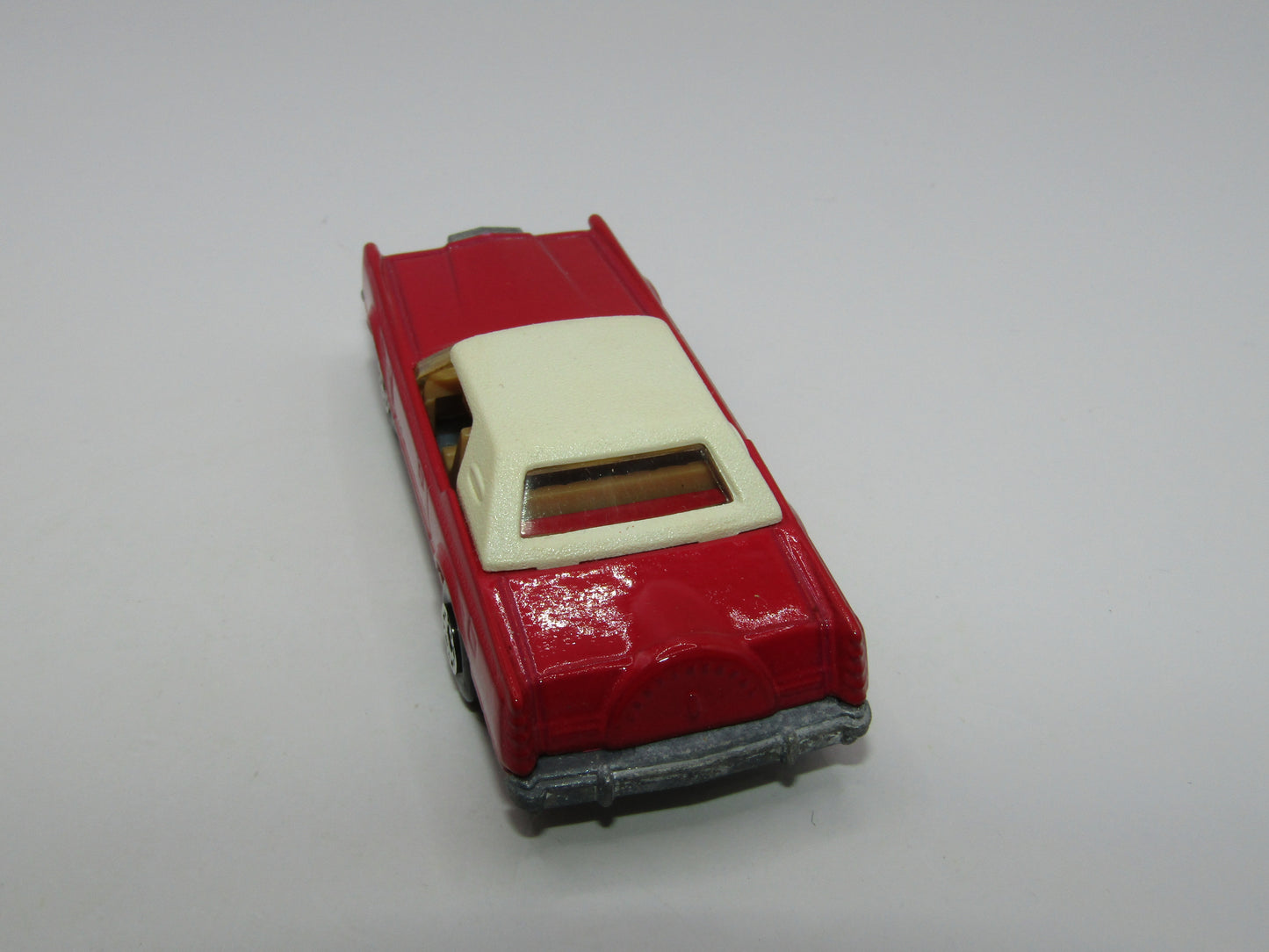 Matchbox Superfast 28C Lincoln Continental Light Pinkish Red