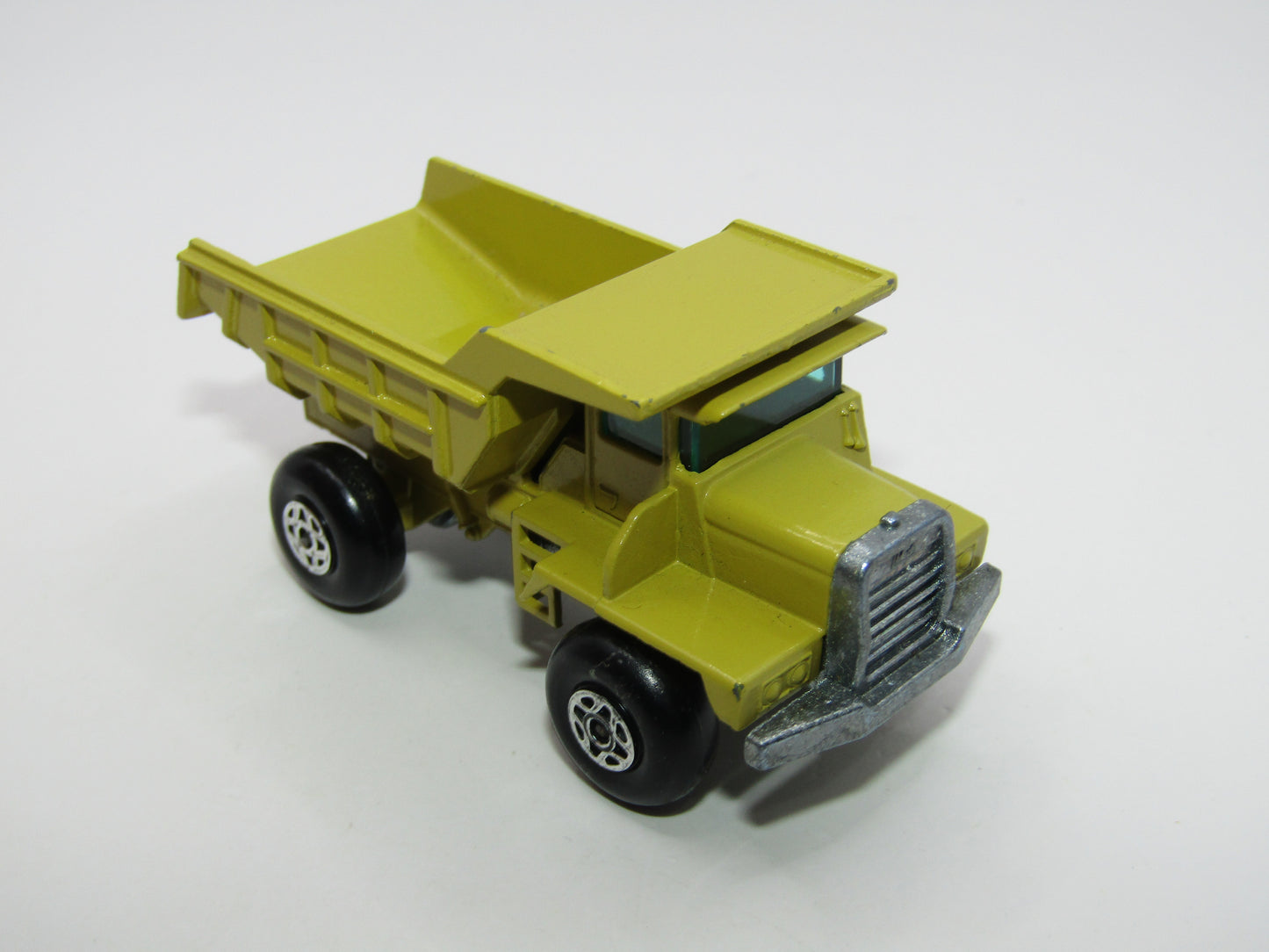 Matchbox Superfast 28A Mack Dump Truck Baloon Wheels Open Steps