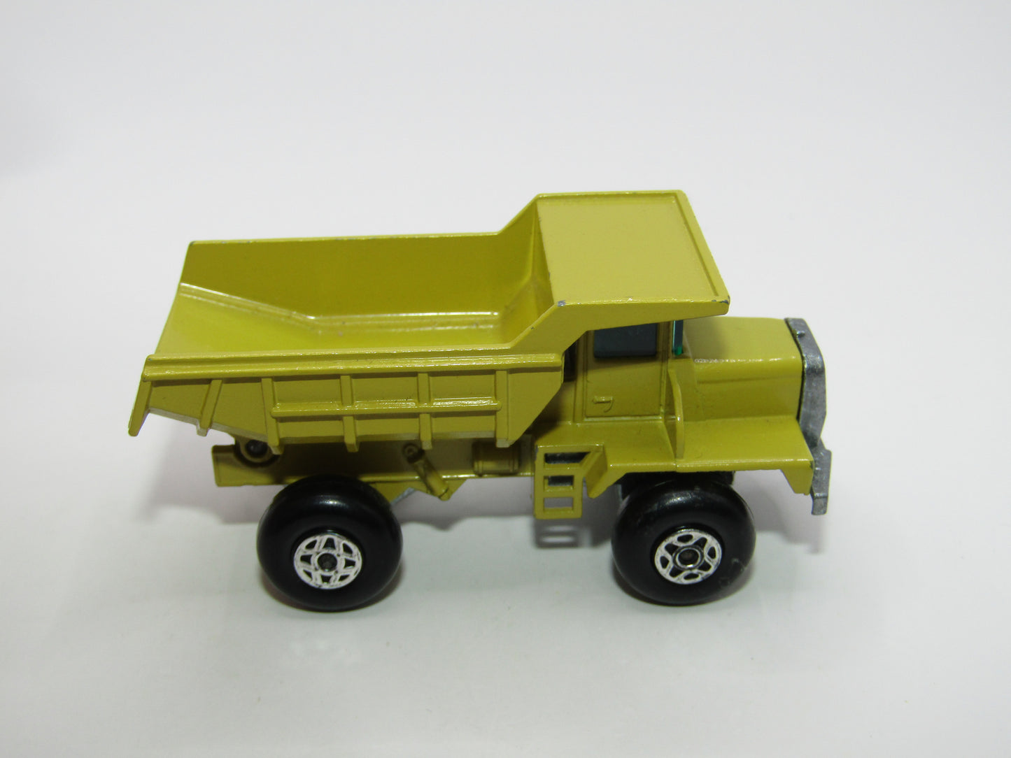 Matchbox Superfast 28A Mack Dump Truck Baloon Wheels Open Steps