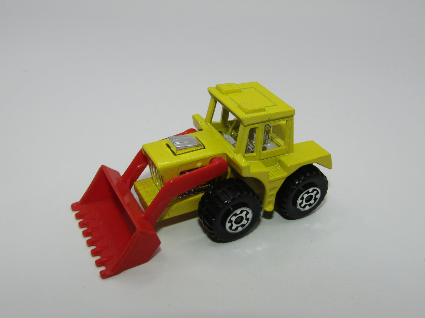 Matchbox Superfast 29C Tractor Shovel Lemon body, Chrome Interior