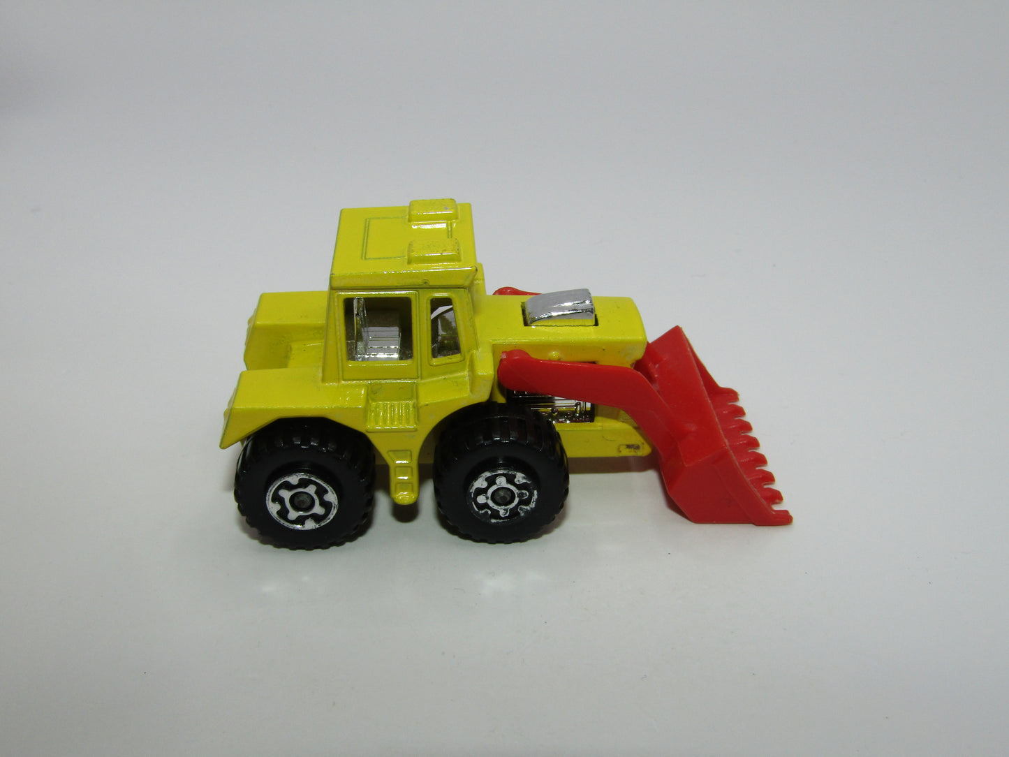 Matchbox Superfast 29C Tractor Shovel Lemon body, Chrome Interior