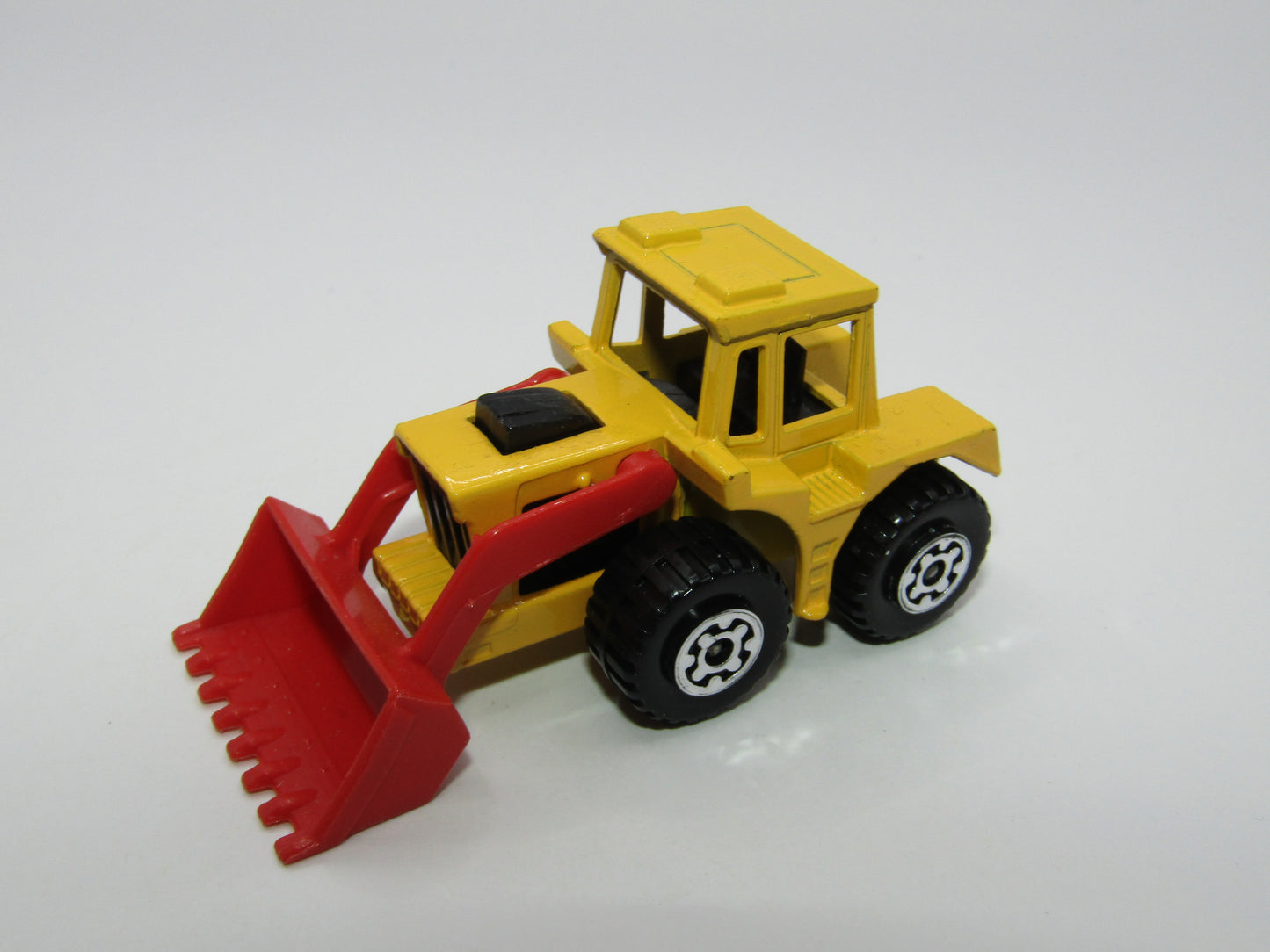 Matchbox Superfast 29C Tractor Shovel Dark Yellow Body Red Shovel