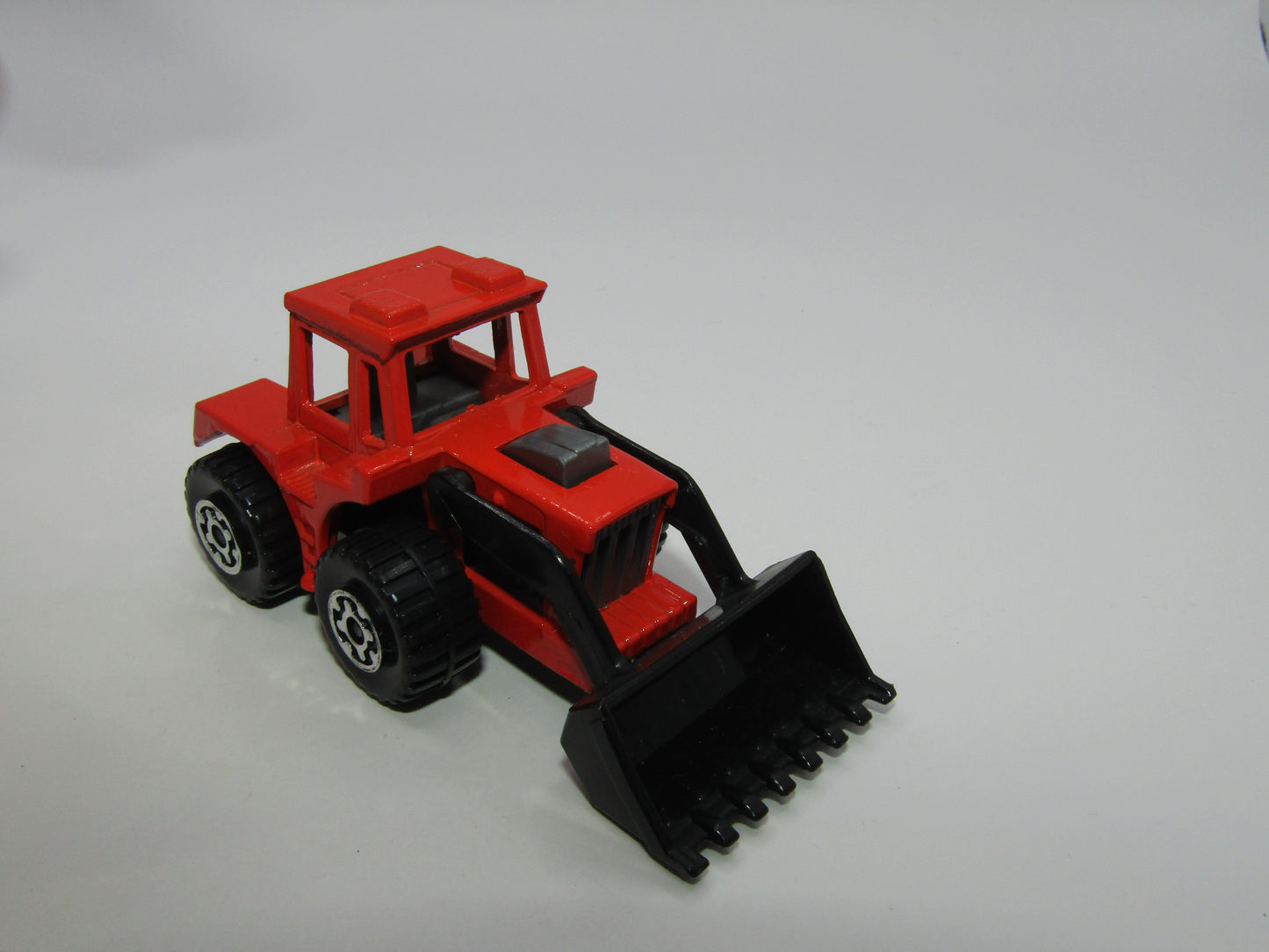 Matchbox Superfast 29C Tractor Shovel Red, Black Shovel, Silver Grey Interior