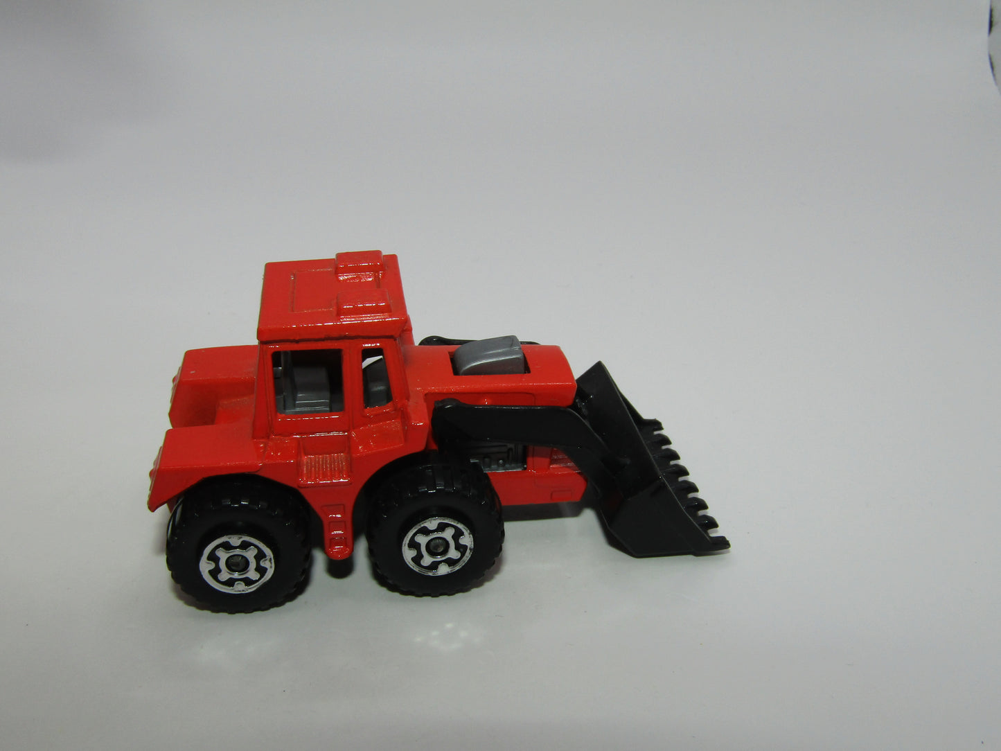 Matchbox Superfast 29C Tractor Shovel Red, Black Shovel, Silver Grey Interior