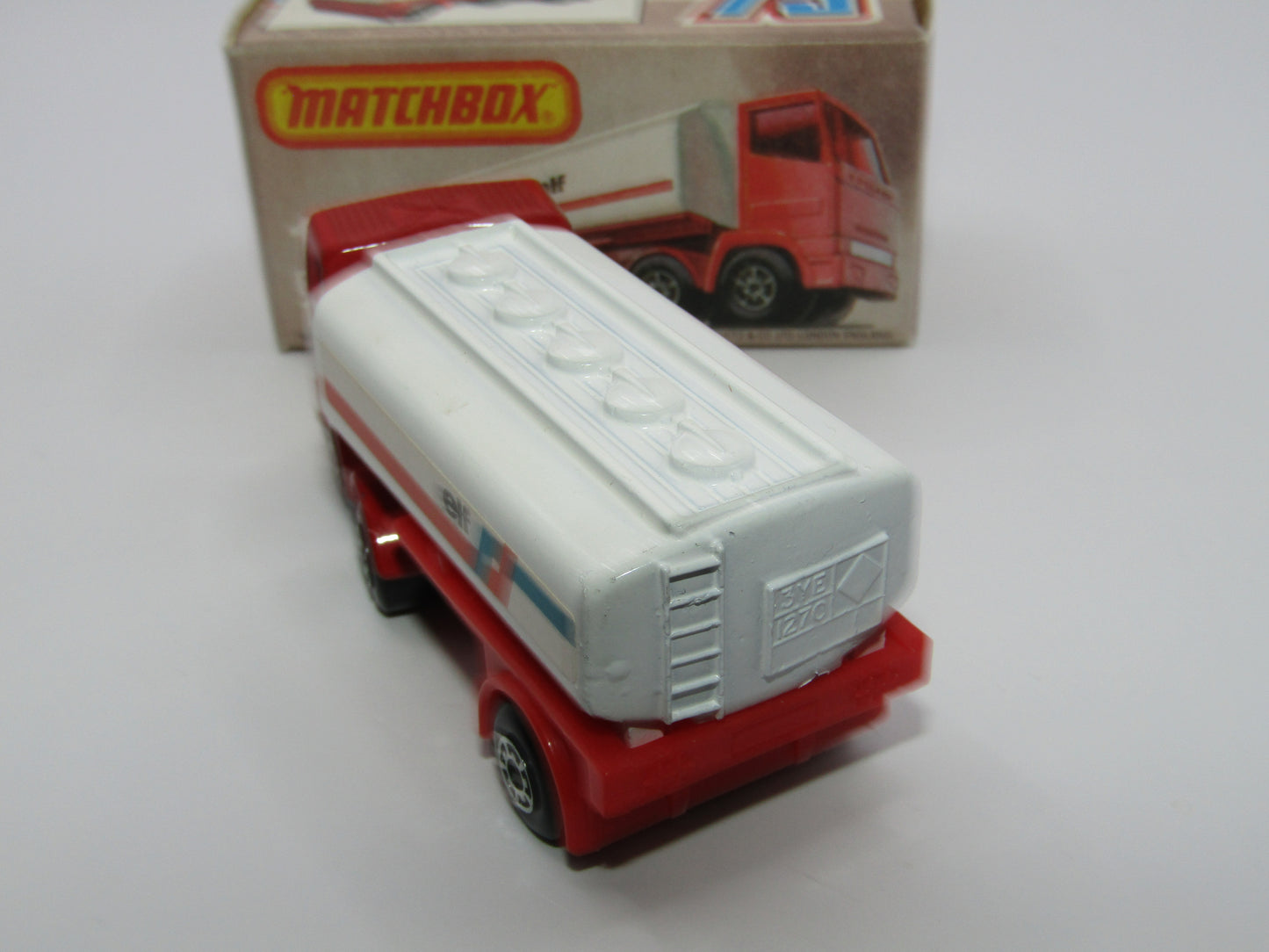 Matchbox Superfast 14D Leyland Articulated Tanker CREAM No 30 Base