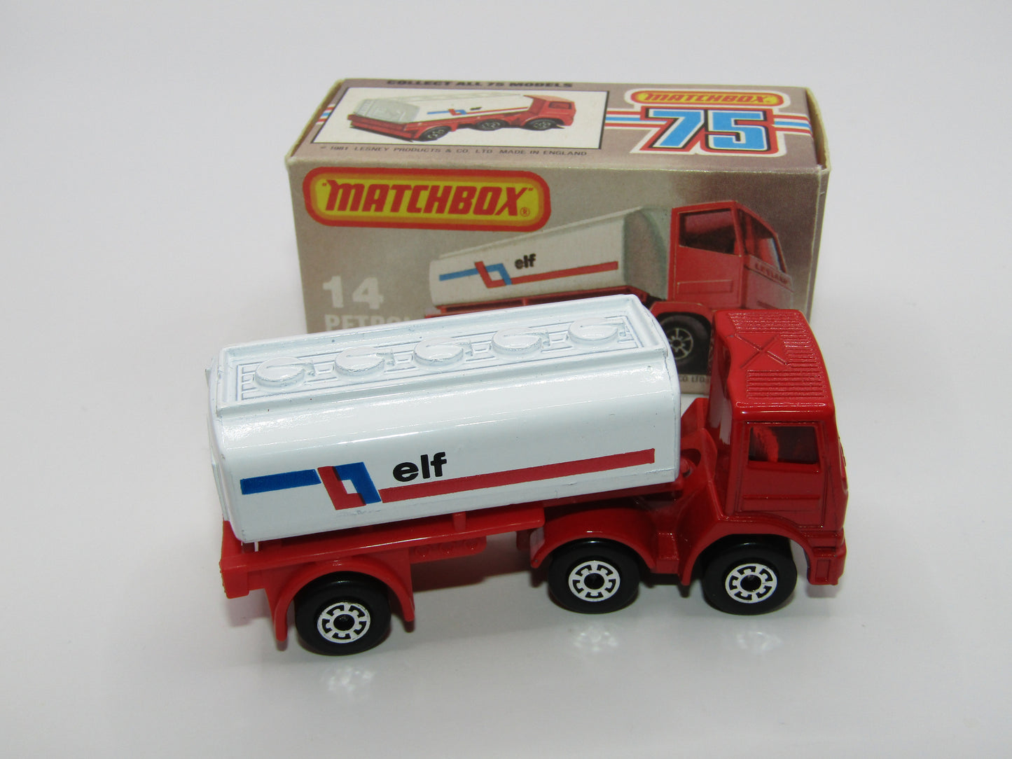 Matchbox Superfast 14D Leyland Articulated Tanker Dark Blue & Red Tampo