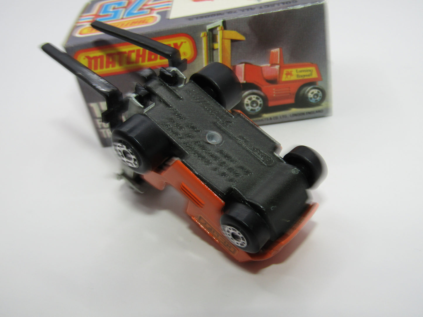Matchbox Superfast 15B Fork Lift Truck 5 CROWN Front Wheels Charcoal Base
