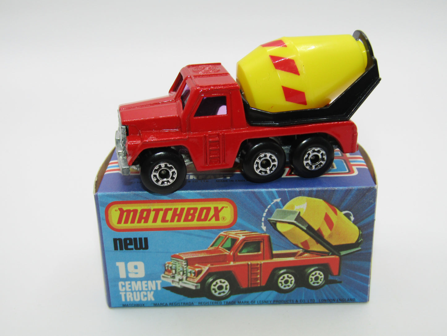 Matchbox Superfast No 19C Cement Truck PURPLE Windows LEMON Barrel