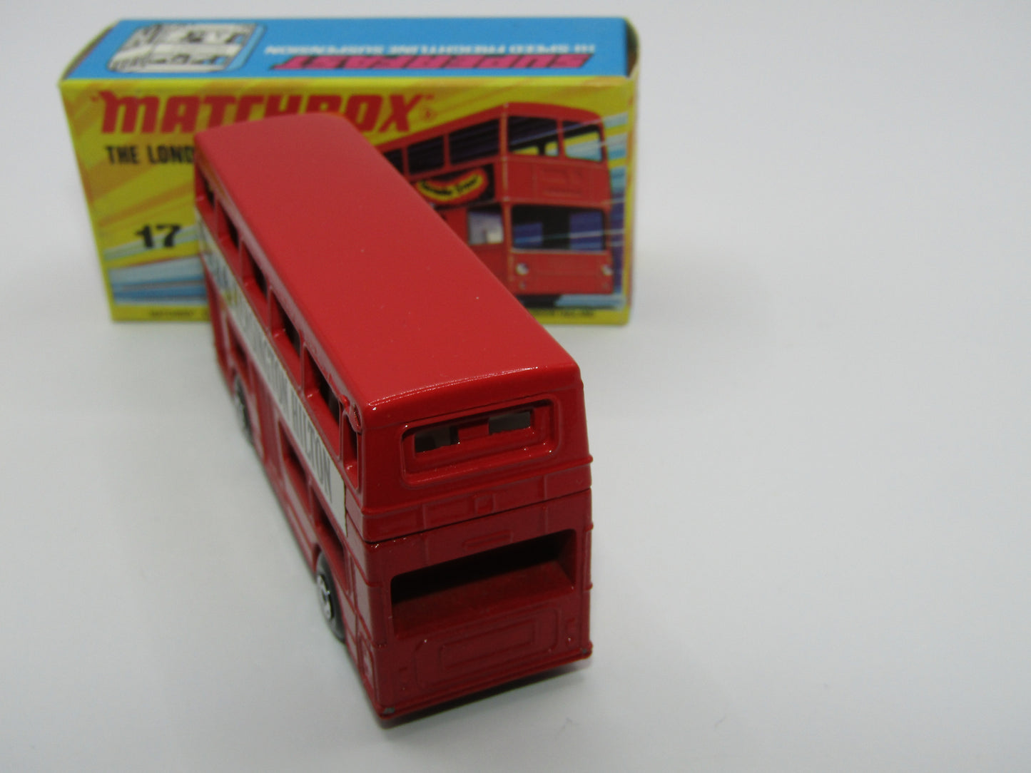 Matchbox Superfast No 17B The Londoner, Stay at the Kensington Hilton, 5 Spoke, Gloss Black Base