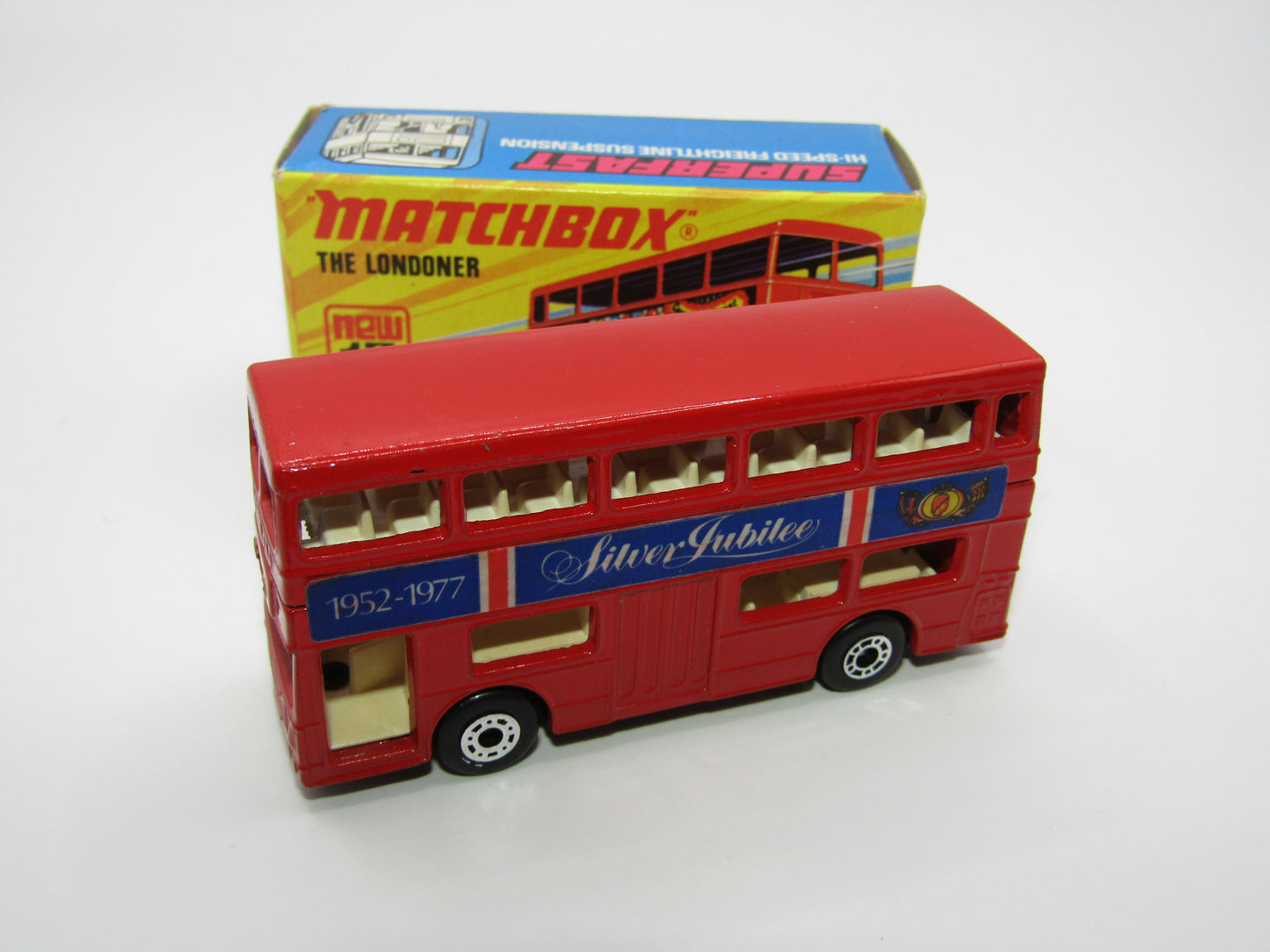 Matchbox Superfast No 17B The Londoner, RED Silver Jubilee, LIGHT YELLOW Interior, Dot Dash Wheels, BLACK PLASTIC BASE