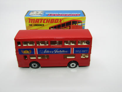 Matchbox Superfast No 17B The Londoner, RED Silver Jubilee, LIGHT YELLOW Interior, Dot Dash Wheels, BLACK PLASTIC BASE
