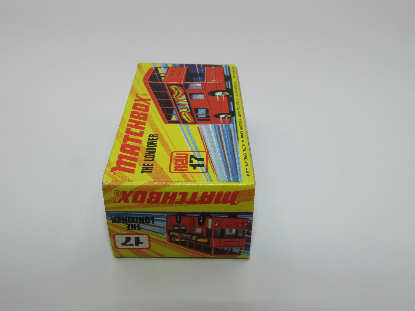 Matchbox Superfast No 17B The Londoner, RED Silver Jubilee, LIGHT YELLOW Interior, Dot Dash Wheels, BLACK PLASTIC BASE